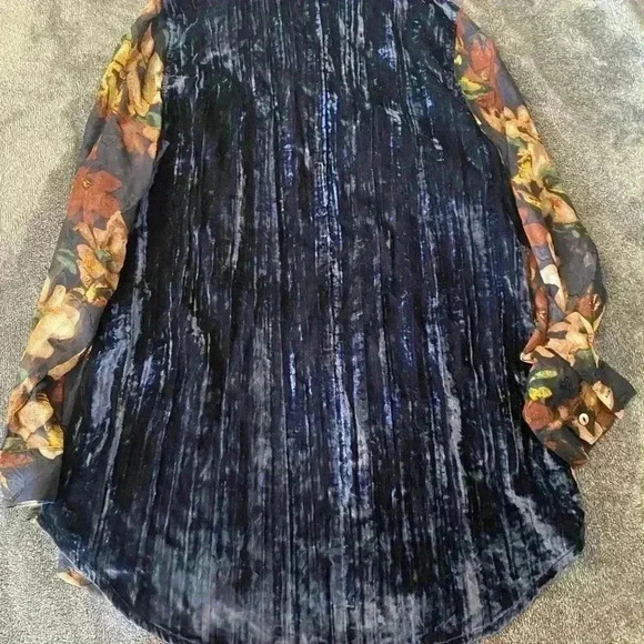 Paparazzi blouse Nwt size small - Picture 3 of 4